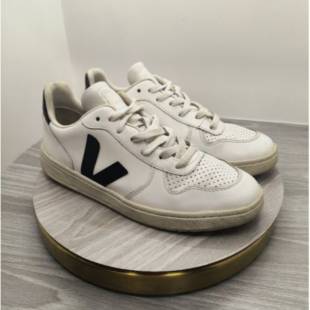 Veja V-10 Women's Size 8 US Sneakers Leather White/Black Casual Fashion Low Top